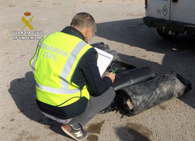 La Guardia Civil detiene a dos personas dedicadas a sustraer objetos en fincas y granjas de Lorca, Foto 7