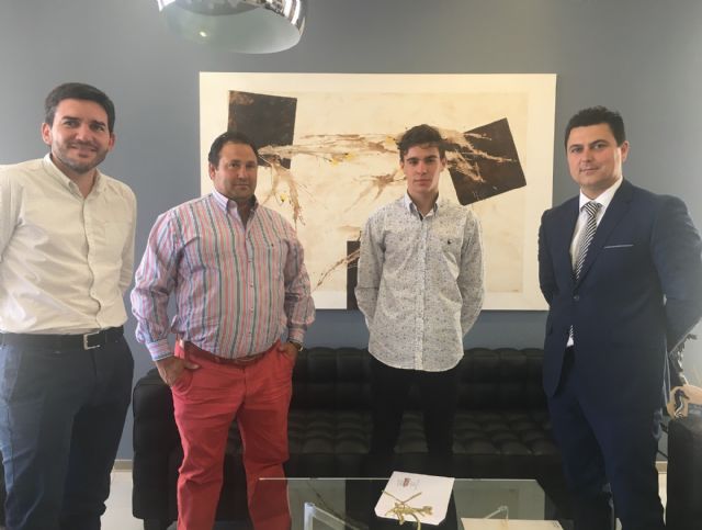 El alcalde recibe Ramón Serrano, el joven novillero de San Javier que ya triunfa en las plazas - 2, Foto 2
