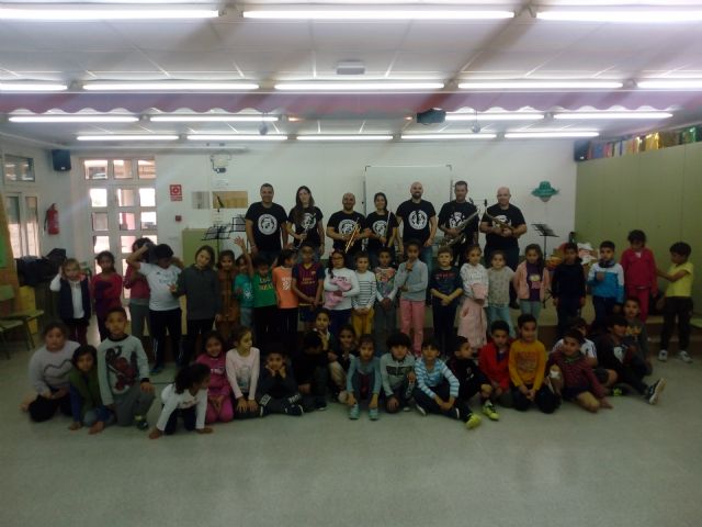 La Escuela Municipal de Música acerca los instrumentos a los colegios - 1, Foto 1