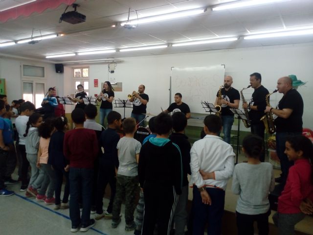 La Escuela Municipal de Música acerca los instrumentos a los colegios - 2, Foto 2