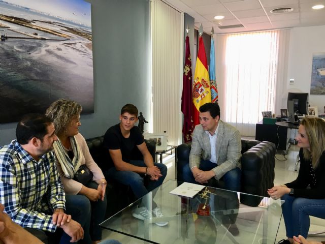 El alcalde recibe al  piragüista Pablo Francisco Sánchez, de 16 años, que  representará a España en los Juegos Olímpicos de la Juventud de Buenos Aires - 1, Foto 1