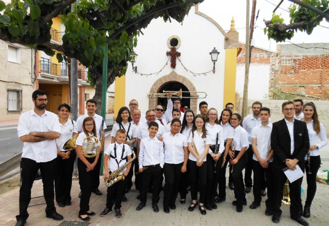 Las fiestas del barrio de La Cruz disfrutan de un concierto de la banda de música - 2, Foto 2
