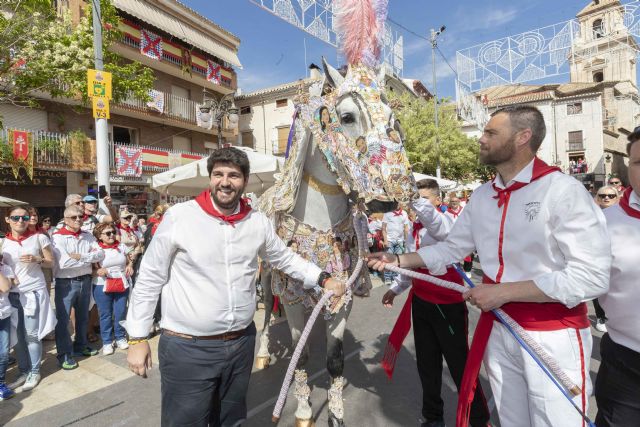 El presidente Fernando López Miras asiste a la misa conmemorativa de la aparición de la Santísima Cruz - 2, Foto 2
