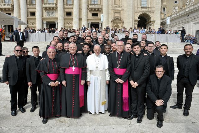 El Papa Francisco saluda al Obispo y a 43 presbíteros de la Diócesis de Cartagena - 1, Foto 1