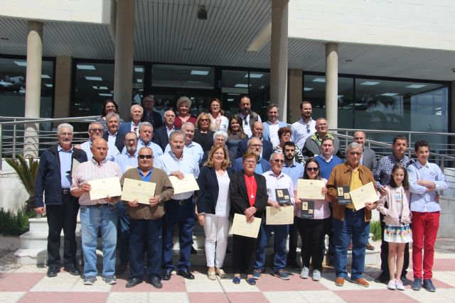 El Ayuntamiento de San Pedro del Pinatar homenajea a 35 empleados jubilados y fallecidos - 1, Foto 1