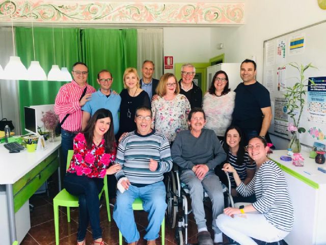 Una veintena de personas con VIH y en riesgo de exclusión residen en el 'Hogar Torre Nazaret' dependiente de la Comunidad - 1, Foto 1