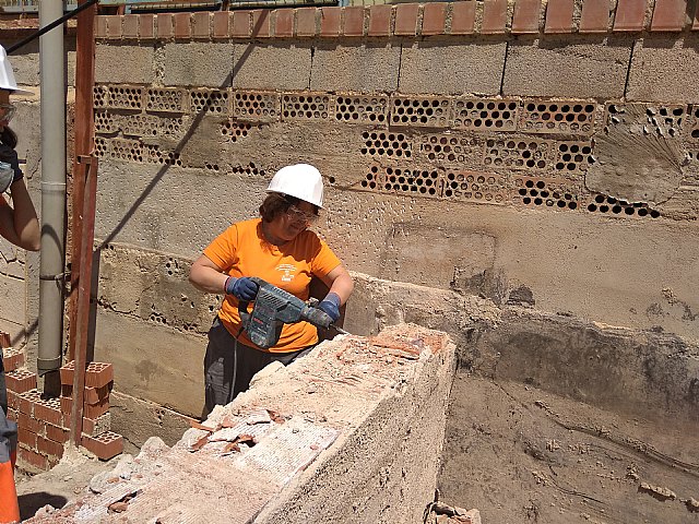 Las alumnas del PMEF comienzan con las tareas de albañilería - 1, Foto 1