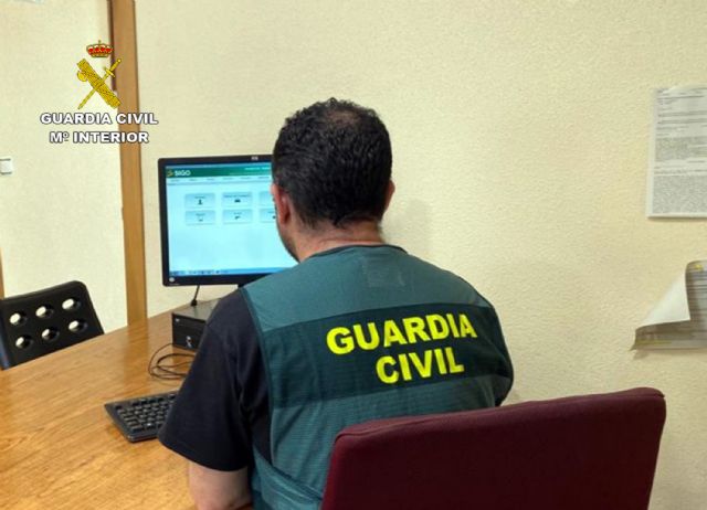 La Guardia Civil detiene en Murcia a una persona dedicada a cometer estafas - 2, Foto 2