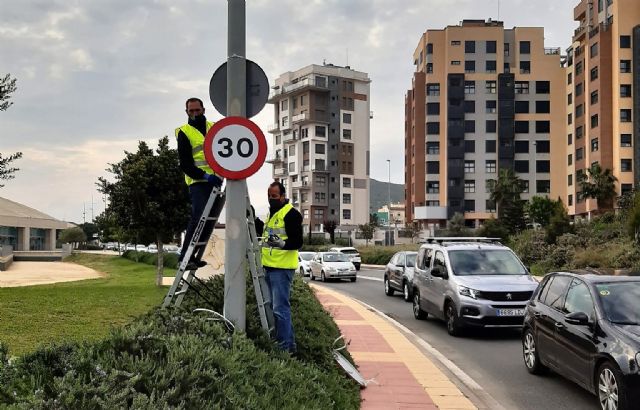 El Ayuntamiento revisa las vías urbanas de un carril por sentido para adaptarlas a la nuevas normas de circulación - 1, Foto 1