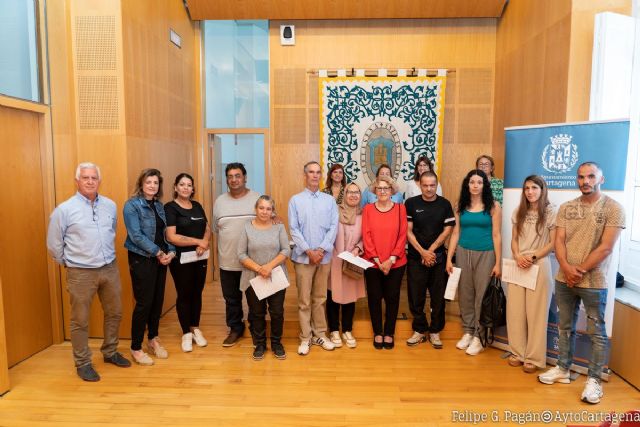 Seis familias firman los contratos de alquiler de viviendas sociales municipales - 1, Foto 1