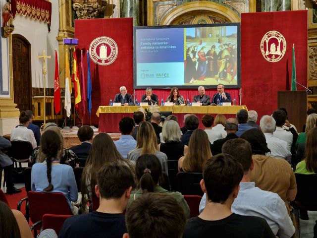 Reforzar la familia es imprescindible para paliar el grave problema social de la soledad - 1, Foto 1