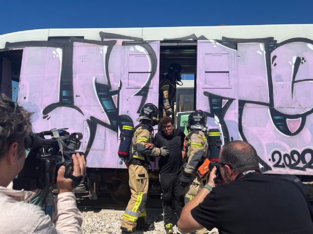 Bomberos de Murcia, Policía Local y Protección Civil participan en un simulacro de atentado terrorista en el EBAM - 3, Foto 3