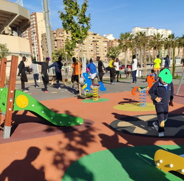 Los vecinos de Cartagena denuncian la ocupación de espacios infantiles y el deterioro de espacios históricos - 1, Foto 1