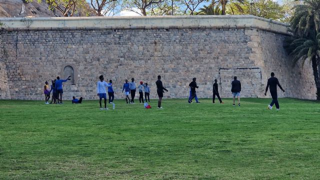 Los vecinos de Cartagena denuncian la ocupación de espacios infantiles y el deterioro de espacios históricos - 2, Foto 2