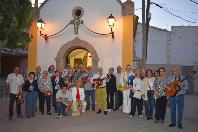 La campana de auroros Virgen del Rosario canta los Mayos para iniciar las fiestas del barrio de La Cruz - 3, Foto 3