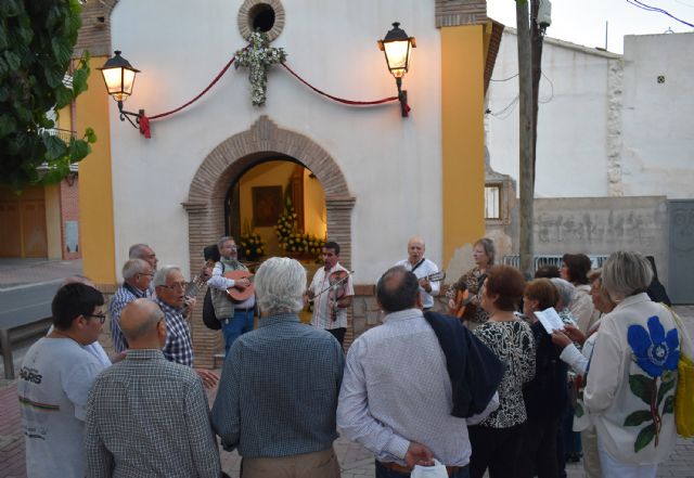 La campana de auroros Virgen del Rosario canta los Mayos para iniciar las fiestas del barrio de La Cruz - 4, Foto 4
