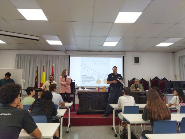 Cerca de 300 alumnos de 3&deg; ESO compiten en la segunda fase del Concurso de Educación Vial y Prevención de Accidentes del Ayuntamiento de Murcia - 2, Foto 2