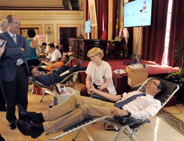 Más de 200 personas muestran su solidaridad donando sangre en la jornada matinal deI Maratón de Murcia - 2, Foto 2