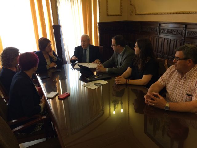 El presidente del Consejo de la Transparencia se reúne en Jumilla con alcaldesa, concejales, funcionarios y jóvenes - 3, Foto 3