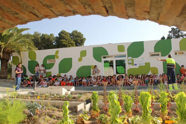 Los escolares plantan más de 300 árboles y plantas para aumentar los espacios verdes en Puerto Lumbreras - 1, Foto 1