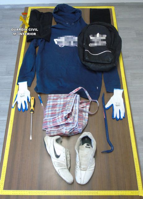 La Guardia Civil detiene in fraganti a un experimentado delincuente por una veintena de robos en comercios de Cabo de Palos y La Manga del Mar Menor-Cartagena - 1, Foto 1