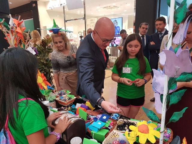 La 8ª edición del ´Mini Market´ fomenta el emprendimiento y la responsabilidad social entre 2.600 alumnos de 75 centros de la Región - 1, Foto 1