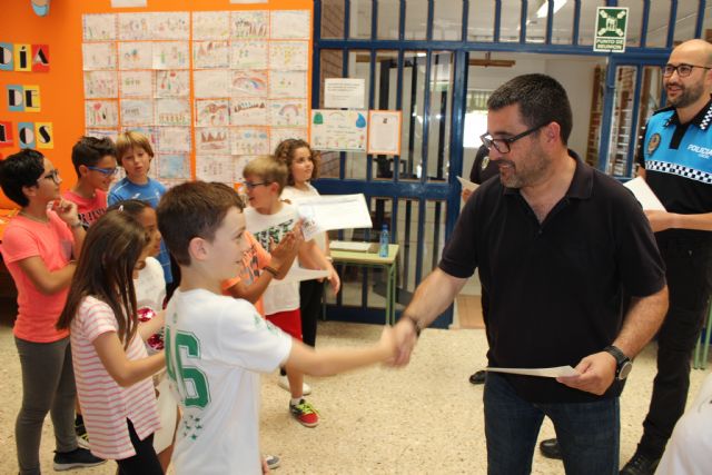 Entregados los diplomas a los alumnos y alumnas más destacados en las XV Jornadas de Educación Vial Escolar - 1, Foto 1