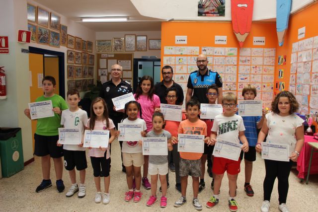 Entregados los diplomas a los alumnos y alumnas más destacados en las XV Jornadas de Educación Vial Escolar - 2, Foto 2