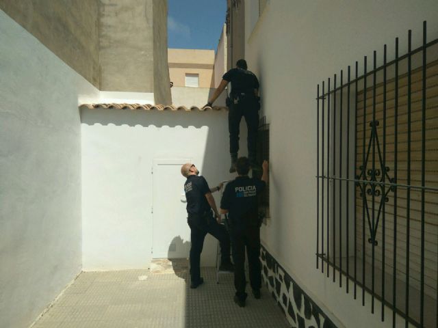 La Policía Local detiene in fraganti a dos ladrones en una vivienda de Lo Pagán - 3, Foto 3