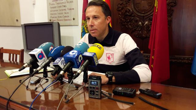 El Alcalde anuncia que la ordenanza de playas incluirá zonas para la práctica de naturismo, presencia de mascotas y espacios libres de humo - 1, Foto 1