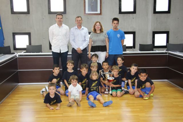 Los más pequeños de la Escuela de Fútbol Base finalizan la temporada campeones de liga y copa - 1, Foto 1