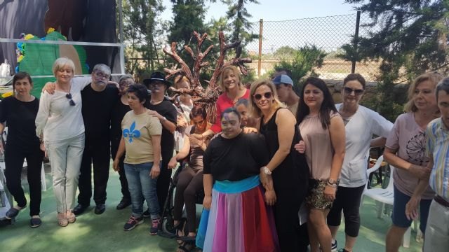 Familia destaca la calidad asistencial del primer centro público regional para personas con discapacidad - 1, Foto 1