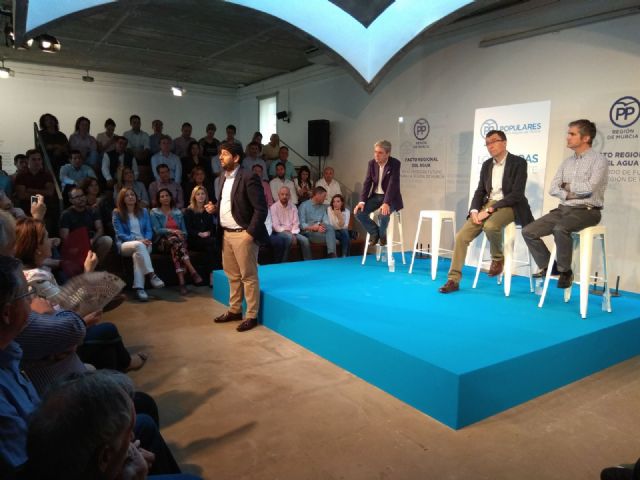 López Miras urge a Pedro Sánchez a que acelere la firma del Pacto Nacional del Agua - 2, Foto 2