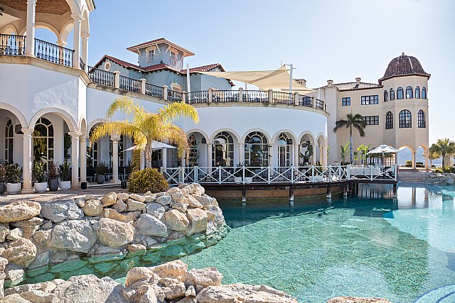 Buena propuesta de vacaciones: El encanto de un pueblo marinero y el lujo de un cinco estrellas - 1, Foto 1