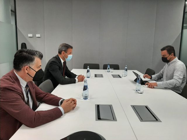 El consejero de Turismo y el presidente de Palladium estudian la posibilidad de nuevas inversiones en la Región - 1, Foto 1