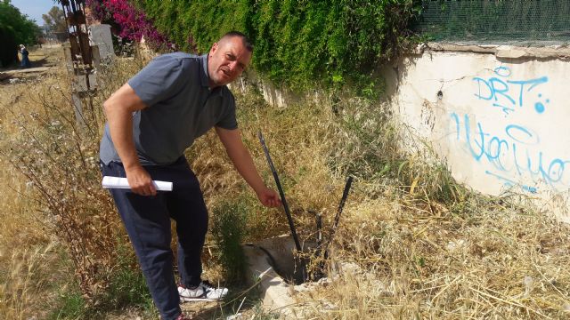 Arrecian los problemas provocados por las nubes de mosquitos, presencia de ratas y acumulación de basura en el tramo urbano de las vías del tren - 3, Foto 3