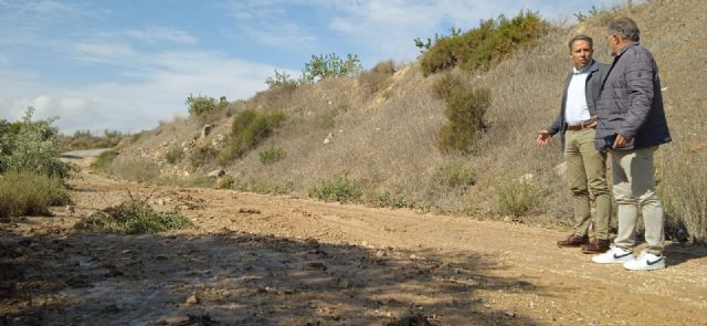 Fulgencio Gil visita la red de caminos municipales de las pedanías de La Paca y Zarcilla de Ramos con motivo de las intensas precipitaciones registradas ayer - 2, Foto 2