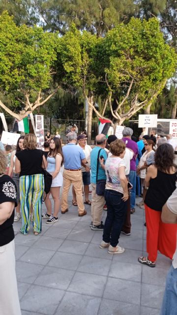 Más de un centenar de personas se concentran en Archena para exigir el fin del genocidio en Palestina - 1, Foto 1