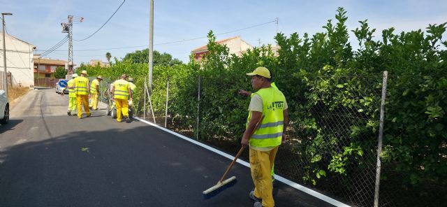 El Ayuntamiento mejora la seguridad vial en Los Dolores con la reposición del firme en el Carril del Nicolás - 2, Foto 2
