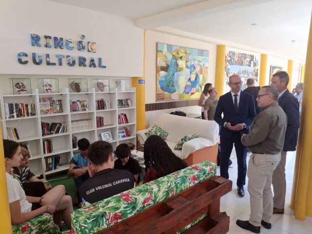 Educación invierte más de 240.000 euros en el cambio de cubiertas e instalación de placas solares del IES San Juan de la Cruz - 1, Foto 1