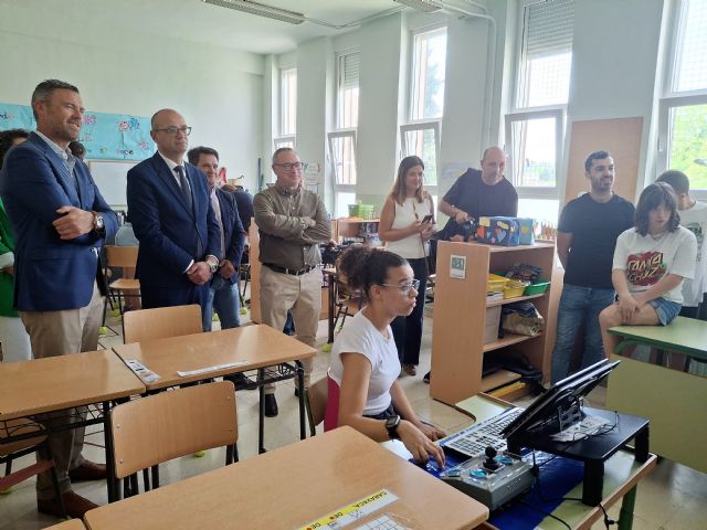 Educación invierte más de 240.000 euros en el cambio de cubiertas e instalación de placas solares del IES San Juan de la Cruz - 2, Foto 2