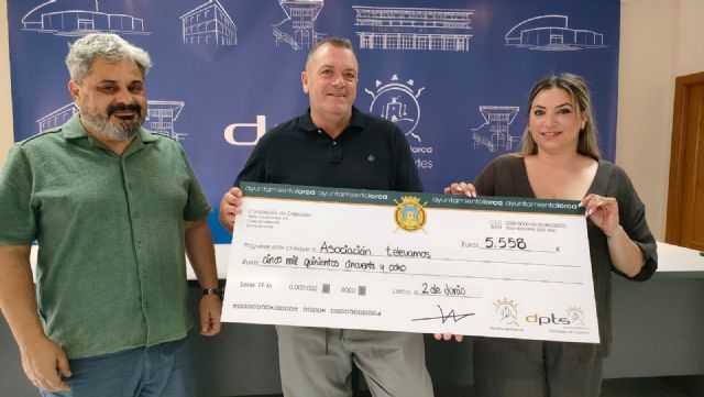 La concejalía de Deportes y el diario La Verdad entregan a la asociación T-elevamos los 5.558 euros recaudados en el 'CorrexLorca' - 2, Foto 2