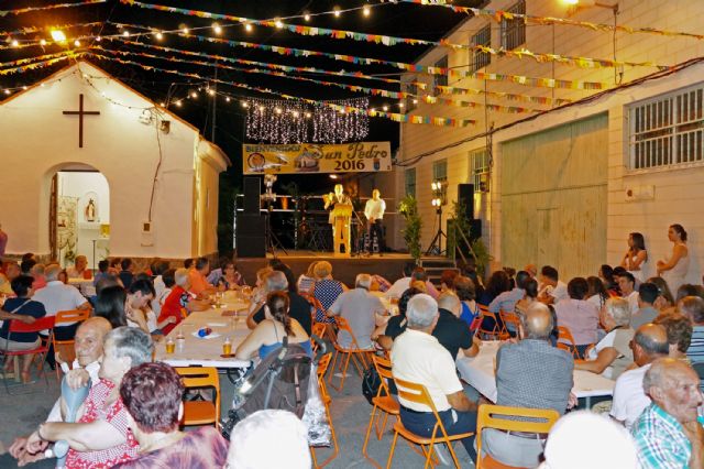 El pregón de Rafael Fuentes da por iniciadas las fiestas del barrio torreño de San Pedro - 2, Foto 2