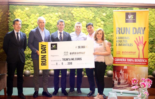 Vive la Suerte entrega a Asteamur 30.000 euros con motivo de la carrera solidaria Run Day - 1, Foto 1