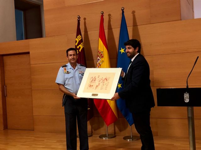 López Miras recibe a los alumnos que han concluido su periodo de formación en la Academia General del Aire de San Javier - 3, Foto 3