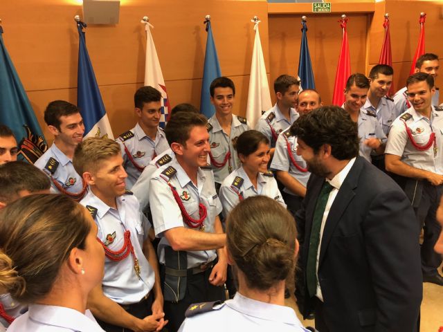 López Miras recibe a los alumnos que han concluido su periodo de formación en la Academia General del Aire de San Javier - 4, Foto 4