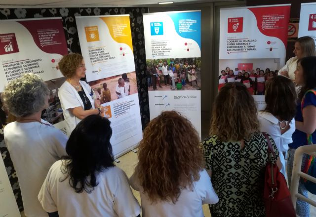 La exposición itinerante sobre los Objetivos de Desarrollo Sostenible (ODS) de Fundación FADE llega al Hospital Morales Meseguer - 2, Foto 2