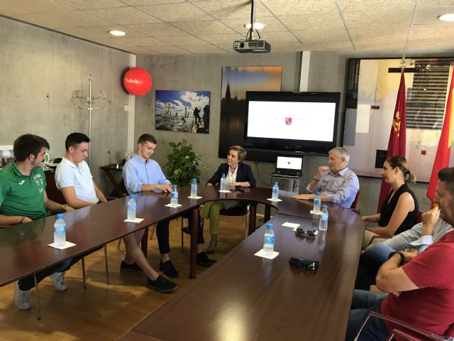 La consejera de Educación recibe a los atletas clasificados para el Campeonato del Mundo de Atletismo Sub 20 en pista al aire libre - 2, Foto 2