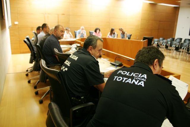 Se celebra una reunión de la Mesa de Coordinación Policial para la Protección de las Víctimas de Violencia Doméstica y de Género en Totana, Foto 2