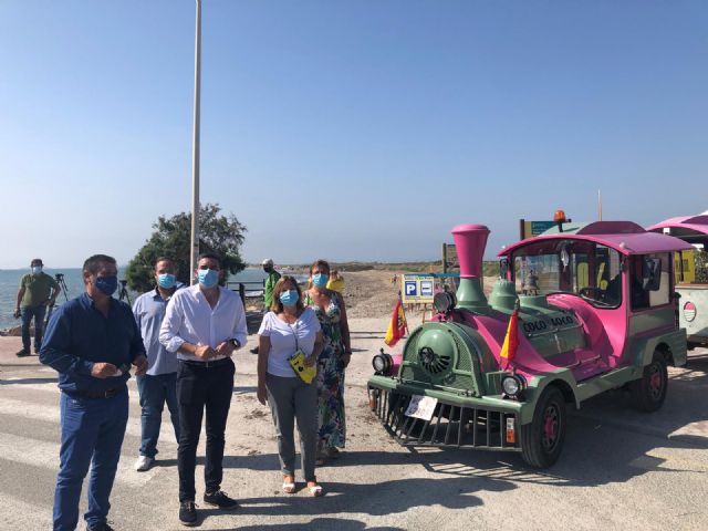La Comunidad pone en funcionamiento un tren lanzadera gratuito para rebajar la afluencia de vehículos a las playas de La Llana y Torre Derribada - 1, Foto 1